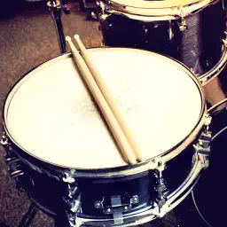 令人振奋的鼓组 - Exciting Drum Kit
